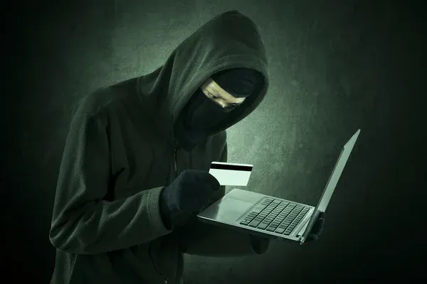 Cómo funcionan los fraudes cibernéticos paso a paso